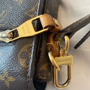 Louis Vuitton Pochette Métis Handbag